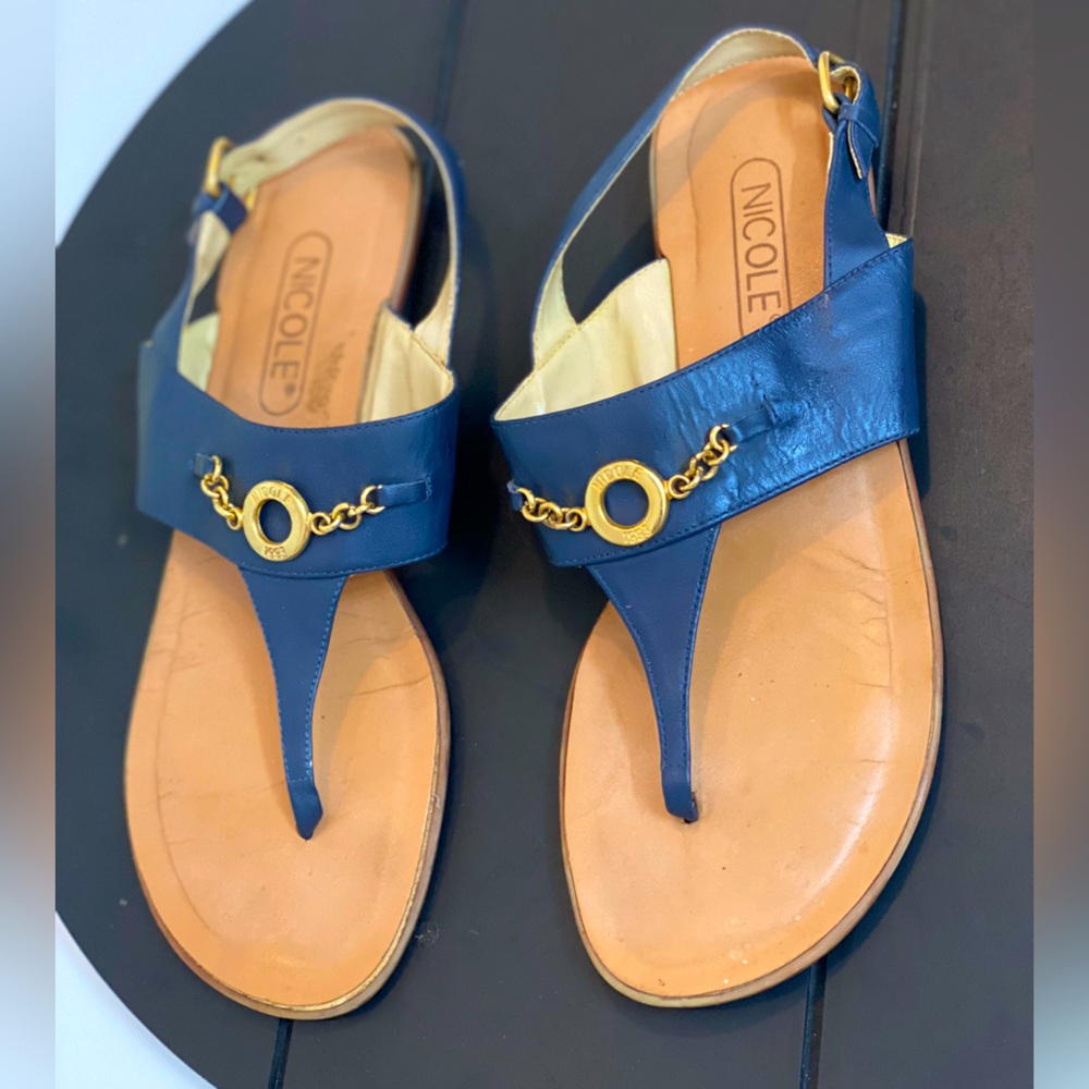 NICOLE Made in Brazil, NICOLE Flat Sandals size 7.5. Beautiful summer sandals